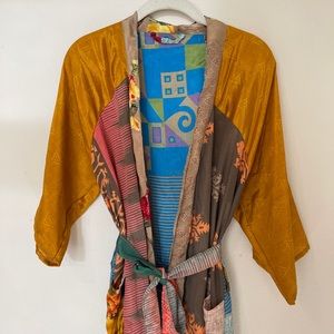 One of a kind up-cycled silk kimono 👘